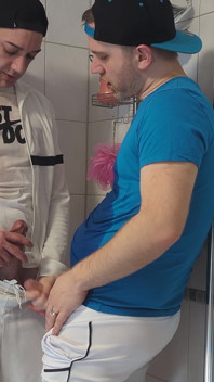 Ropa deportiva mea en la ducha