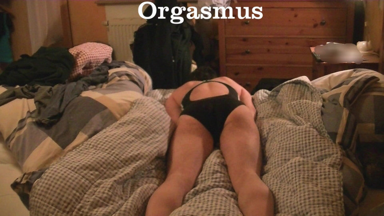 Mark Hannes: Masturbace v černých plavkách Hump