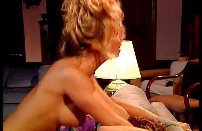 Hot Girlz: Zwei rettungsschwimmer werden geil und ficken sich gegenseitig