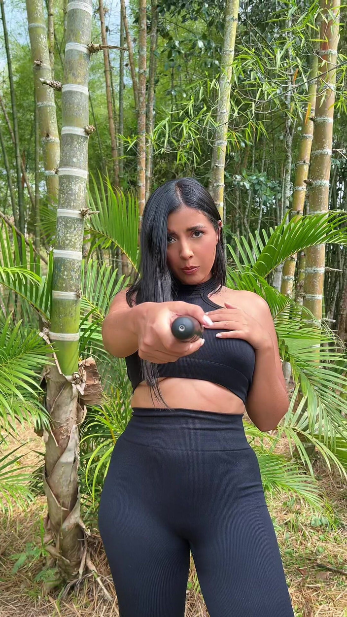 linahenaossx: 나는 자연 한가운데서 스쿼트한다