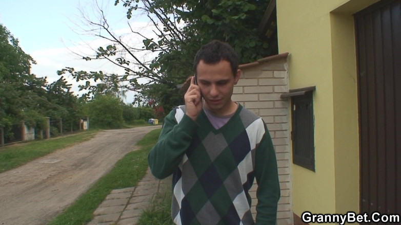 Granny Bet: Szczęśliwe znalezienie w kraju