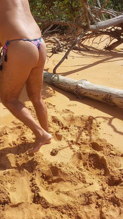 Ladysilvas: Ladysilva mặc bikini trên bãi biển khoe cặp mông nóng...