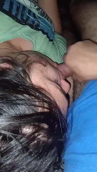 No dia seguinte, o padrasto me faz outro boquete e eu engoli tudo porque sou a boa garota