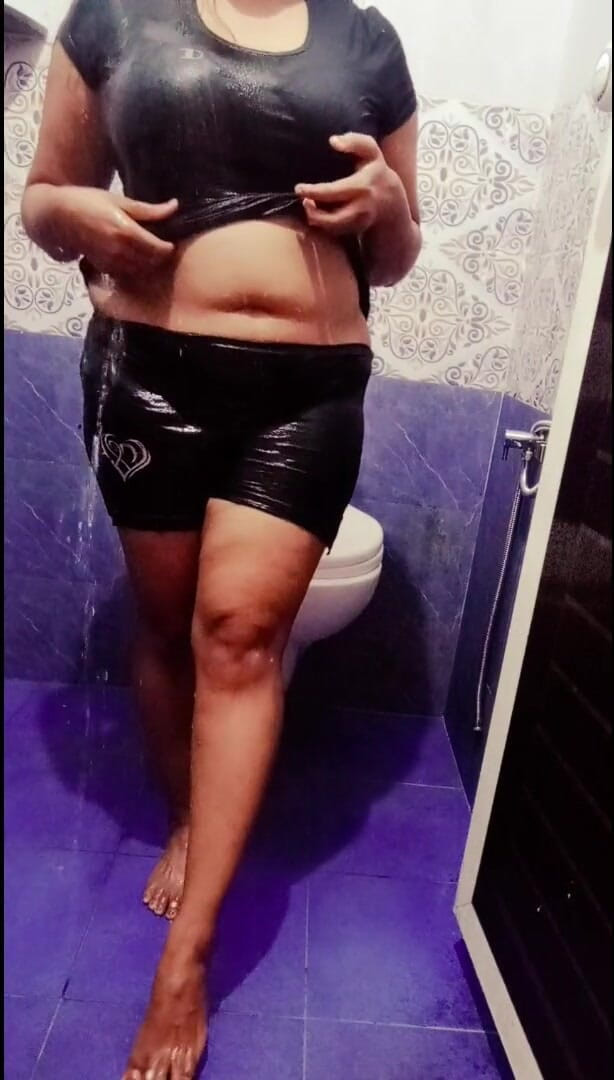 Your Arya: Desi Arya Ko Nahte Huve Deko