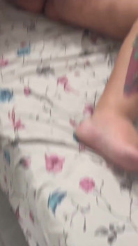 Sucer et baiser le mec poilu tatoué