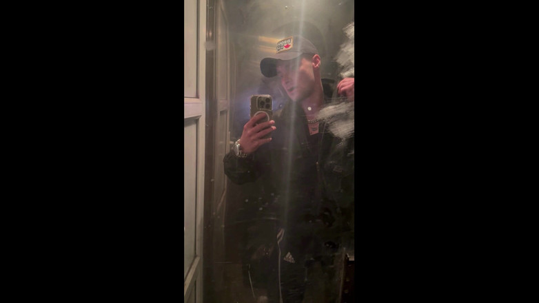 KinkySirius: Gopnik Kinkysirius runkar i tågets smutsiga toalett