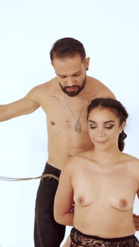Sesi bdsm yang luar biasa sama cewek semok latina