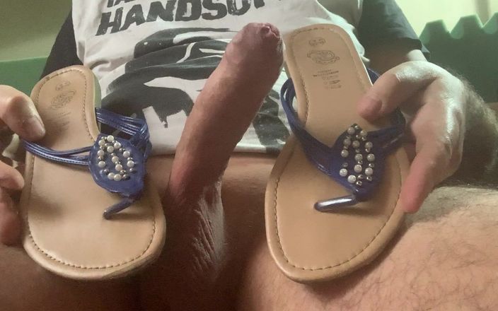 Curt&#039;s shoefucking adventures: Sandália azul fedorenta de tanga fodida