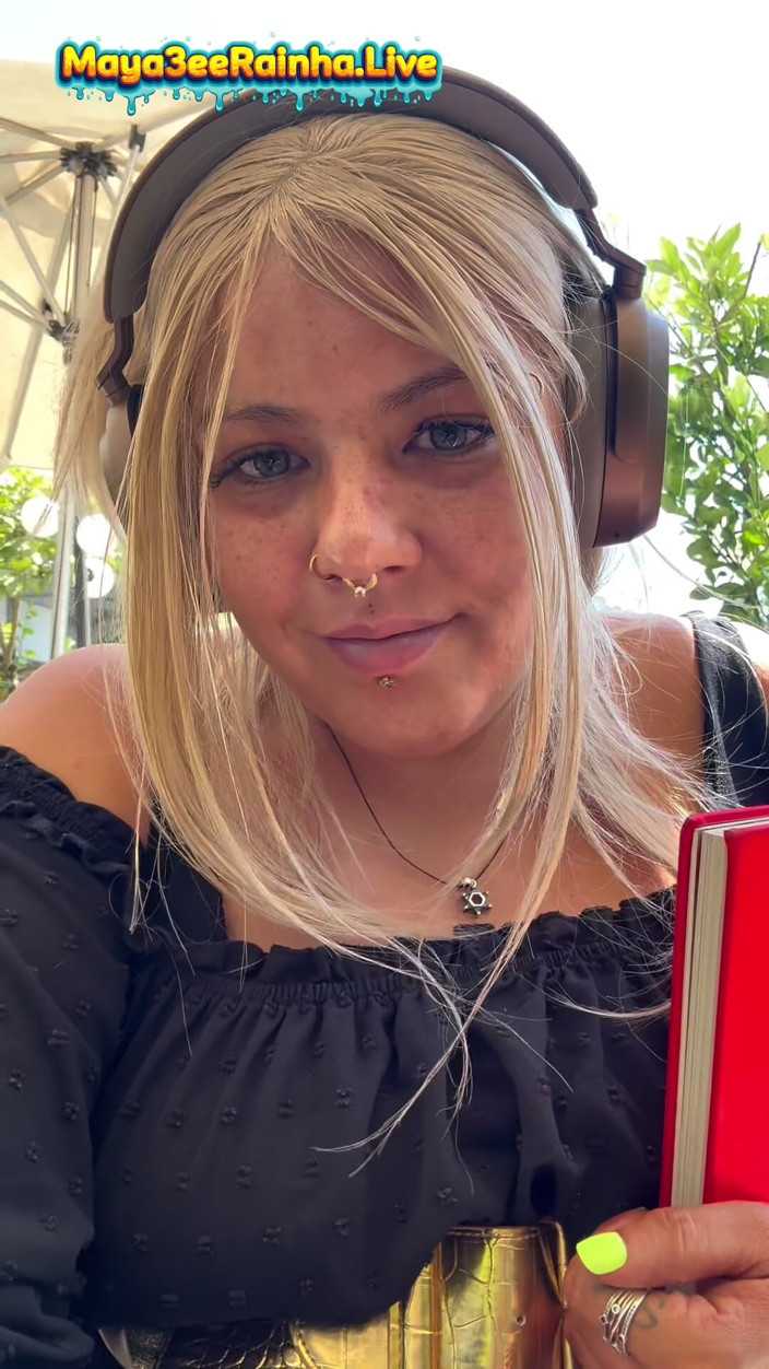 Goddess Maya3ee Rainha: Buongiorno, dea - il rituale del fumo all'aperto della milf bbw...