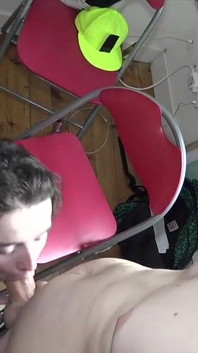 Junger Transboy mit von einem Twink