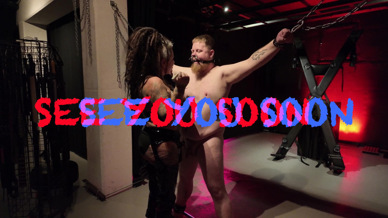 Domina Dark: Enchaîne-moi et gifle ma bite