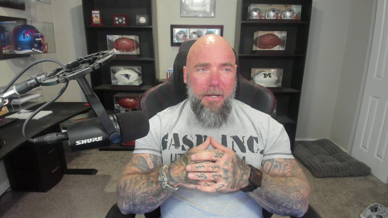 Raw and Uncensored with Masculine Jason: Conosci davvero qualcuno sui social media?