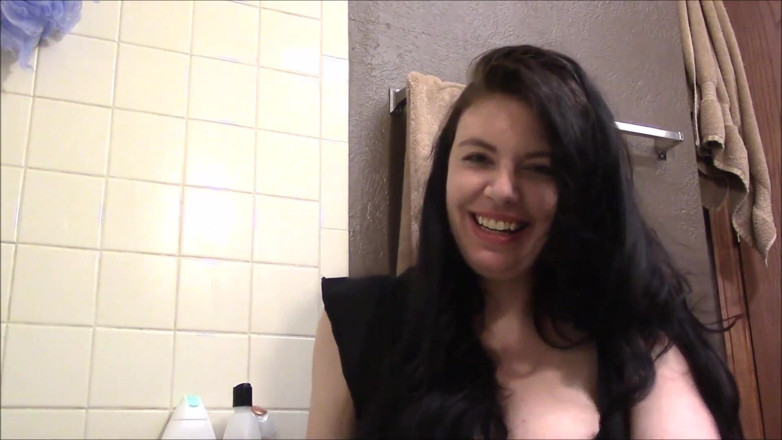 Lovely Lilith: Bath time with stepmom