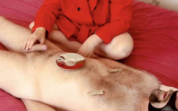 Mature_cunt: 핸즈프리 사정으로 이어지는 남성 젖꼭지 옷핀