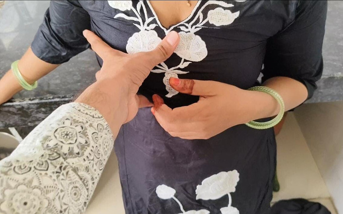 Sagita Sharm: Ngajak pacarku ke rumahku dan ngentot memek pacar rambut pirangku...
