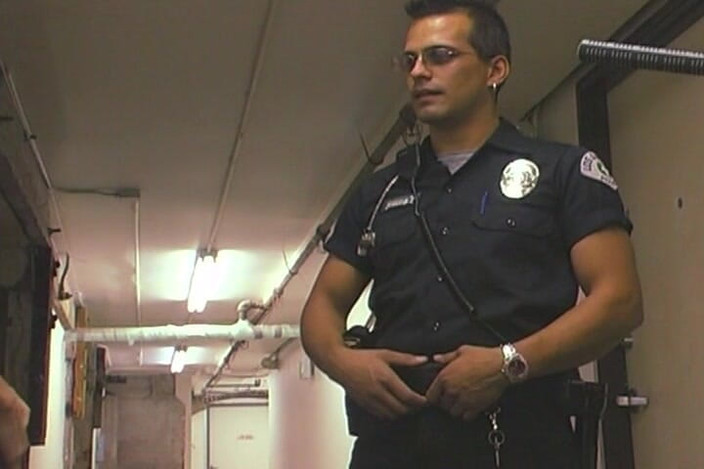 THAGSON RETRO: Loira gata martelada duro por policial - explosão de orgasmo jorrando