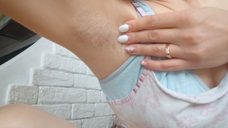 Risky Hairy Couple: Ketiak berbulu menjilat