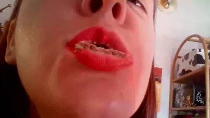 Nicoletta Embassi: Žvýkám tě úplně jako malý hmyz, rozdrtím ti kosti jako takhle...