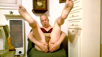 Dildo Man and Cross Hard Sex: Playing with a bra and dildo in my mouth
