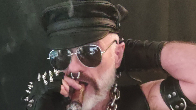 MusclesCigarsFFPig: Nevlastní otec kožený punk