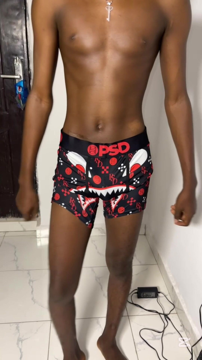 Aded-Toxic: Amatérský Twink si hraje s jeho žhavým a sexy zadkem