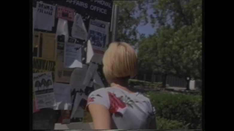 Muschi movie official: Tânără blondă cu țâțe mici se joacă cu vibrator și apoi ia...