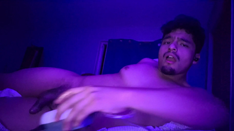 NakyJoss: Sục con cu chưa cắt của tôi trong khi làm...