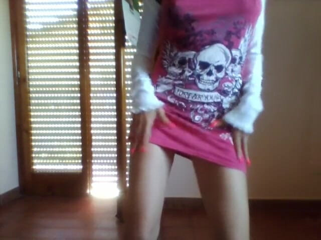 savannahamatoriale: 不穿内衣摇晃-不穿内裤跳舞