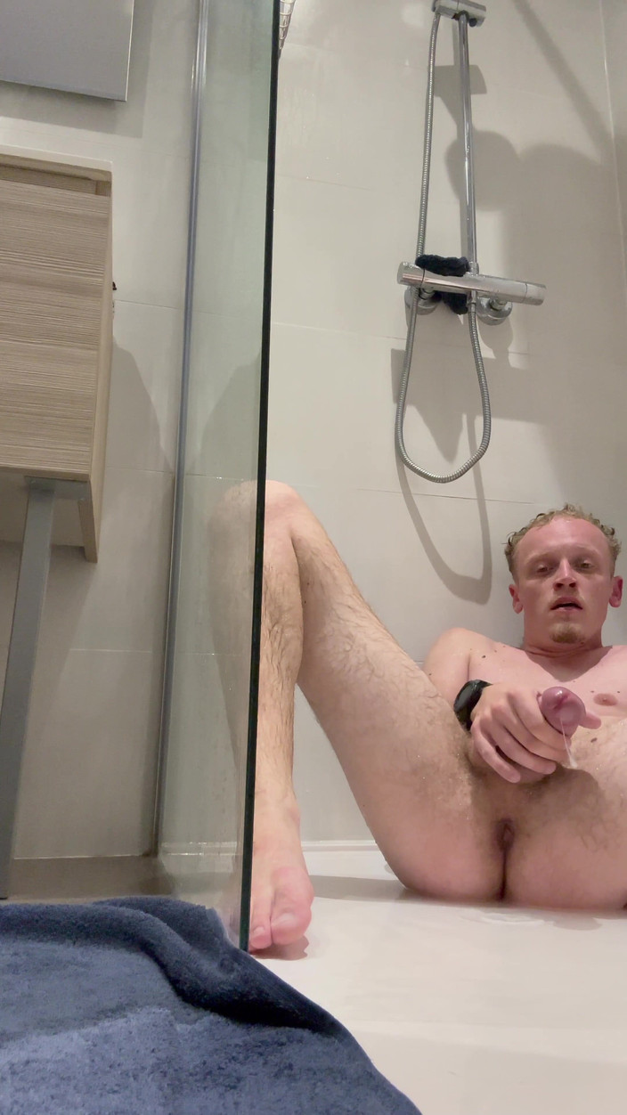 TinySimon: 샤워하는 프랑스 남성