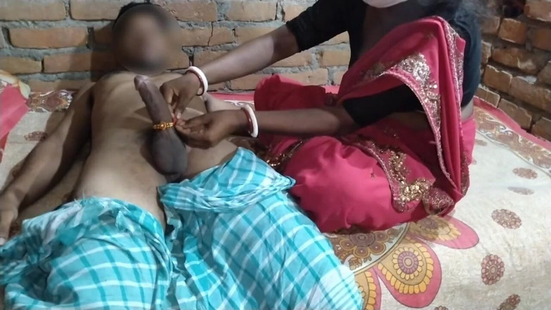 Pumi: Rakhi svázaná s penisem v Rakshabandhanu