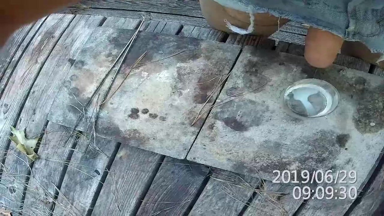 Jon Screcrow: Crossdresser zakar yang belum dipotong pancutan mani