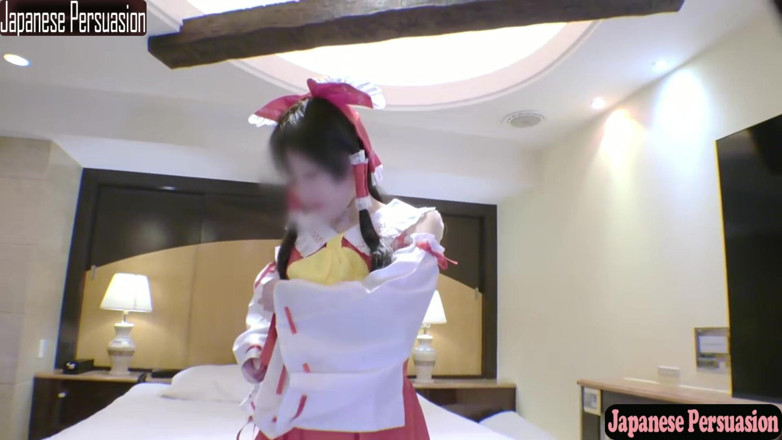 Asian cutie: Une cosplayeuse de style downer mince montre son charme tranquille...