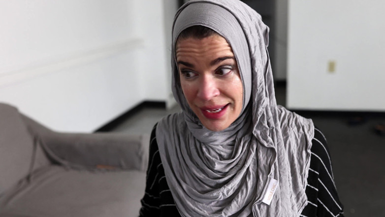 Sammi Starfish: Hijabi miLF - pompino e ingoio sborra