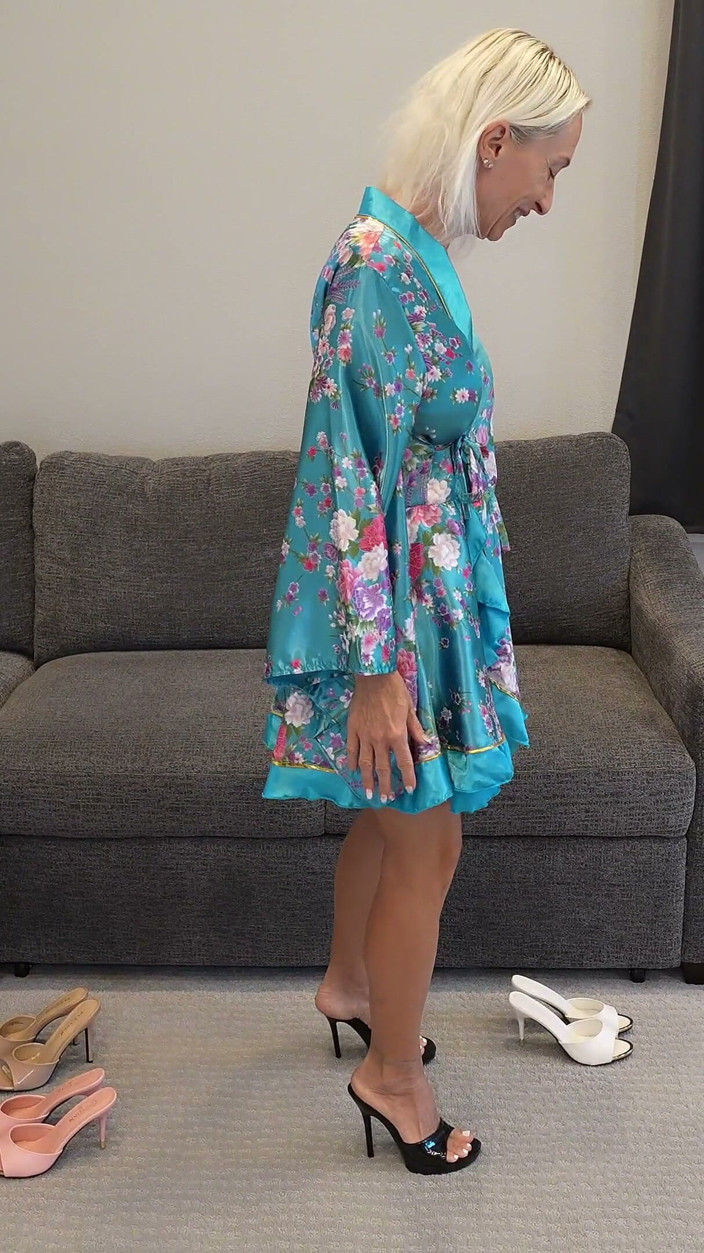 Milf Stella: सुपर सेक्सी ऊँची एड़ी के जूते आजमाने की कोशिश करें - फैशन बुत e39 - milf(चोदने लायक मम्मी) Stella