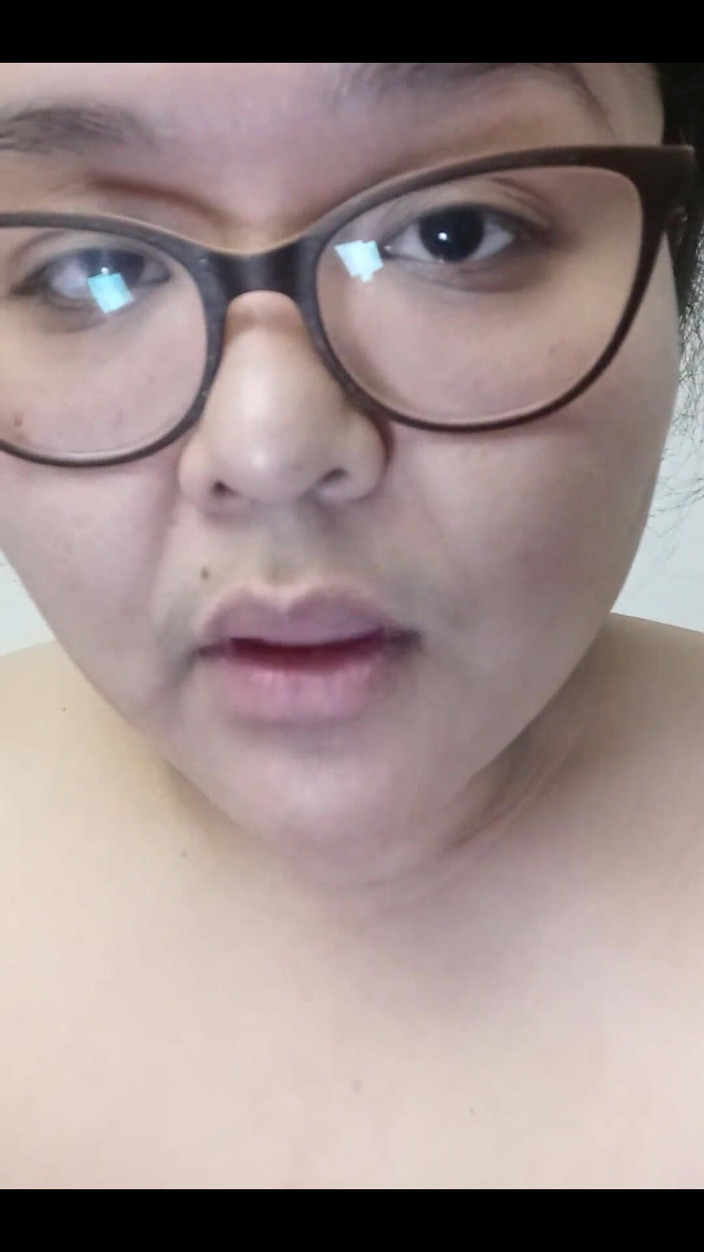 DeesDeepThroat: Dees吃掉她内裤的精液！