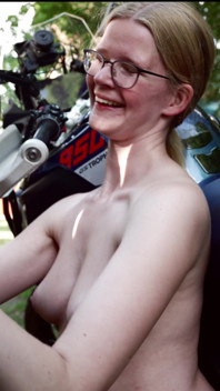 Bukkake Am Bikertreff Mit Teen Bikergirl Endet in Sperma Eskalation
