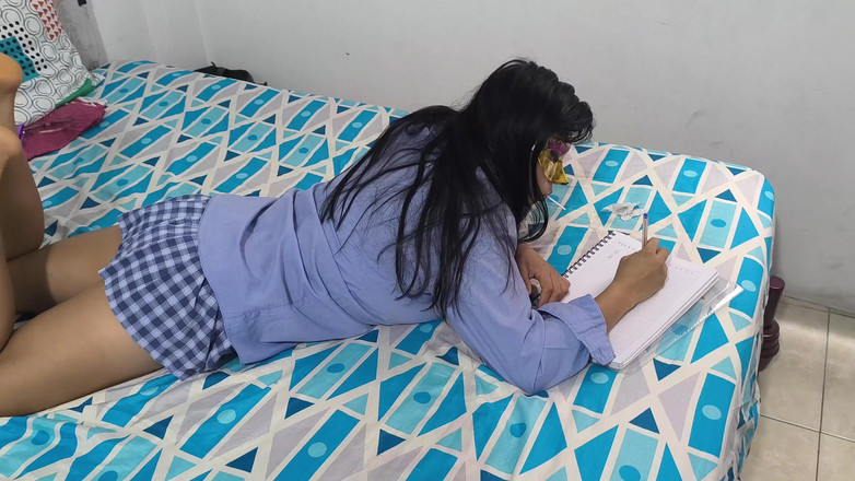 NEGRITA SEXY: Öğrenci üvey annesinin evinde ev ödevi yapıyor ve sonra narin ve gizemli...