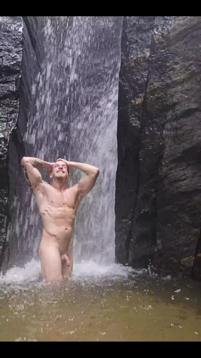 Dave Wikkinson: Photo Session in the Waterfall