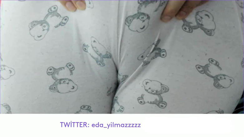 turk_milf_porno: Camel Toe Cewek Turki Lagi Asik Masturbasi