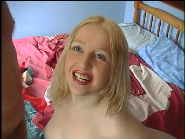 Old Good Porn: Blonda bombată suge cu nerăbdare ejacularea bărbatului ei