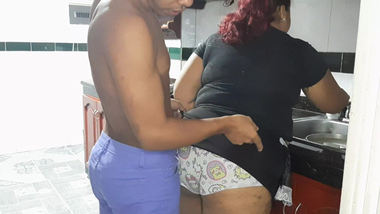 Victor y Brandy: Aku ngajak karyawanku untuk ngentot, dia bilang ya dengan senang...