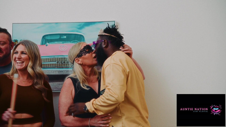 Auntie Nation: Il pezzo della domenica