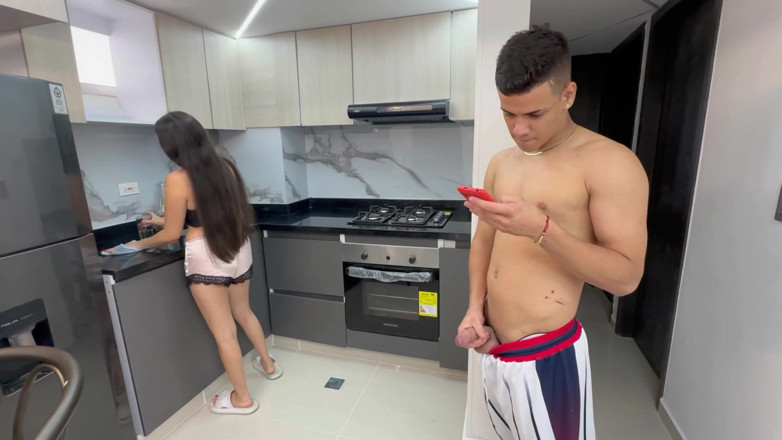 ManuelaAlvarez: Chica Latina De Culo Grande Es Follada Por Su Hermanastro...