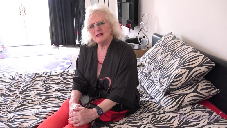Aunt Judy's: Auntjudys - 66歳の熟女女将クレア夫人がオナニーしているのを捕まえる(pov)