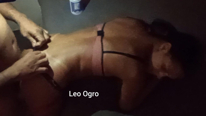 LeoOgro: Soție sexy căreia îi place să fie futută în cur
