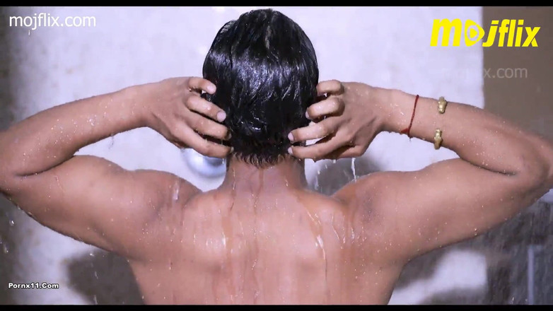 Indian chut studio: Seks romantis pasangan india super hot di kamar mandi