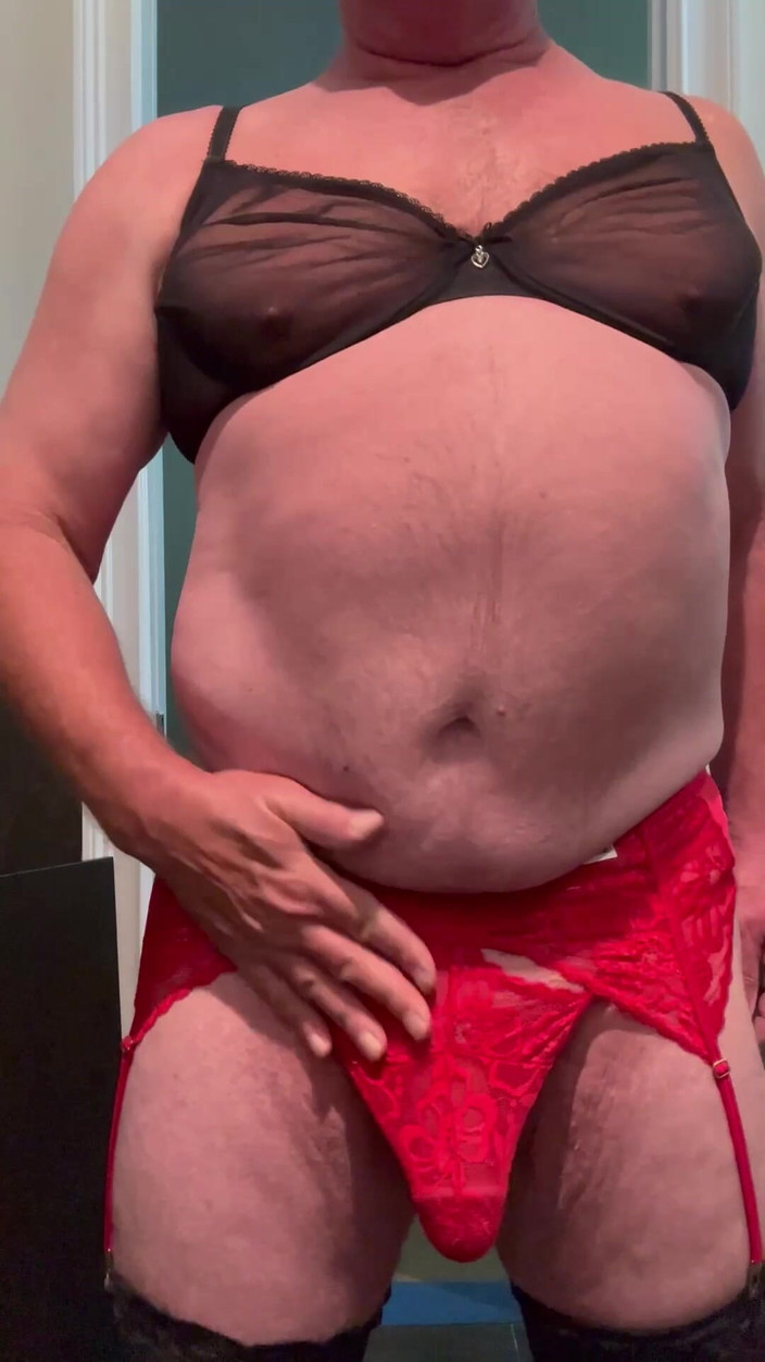 GottaLuvBB: フルレッド&ブラック衣装ショー