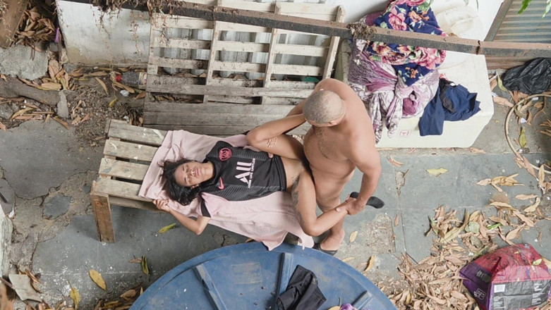 Bebes vagabundas: Săltăreață, nu, nenorocită, fără un chintal