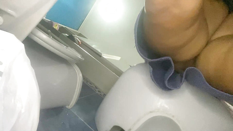 SENSESEX: Chytím svou macechu v koupelně