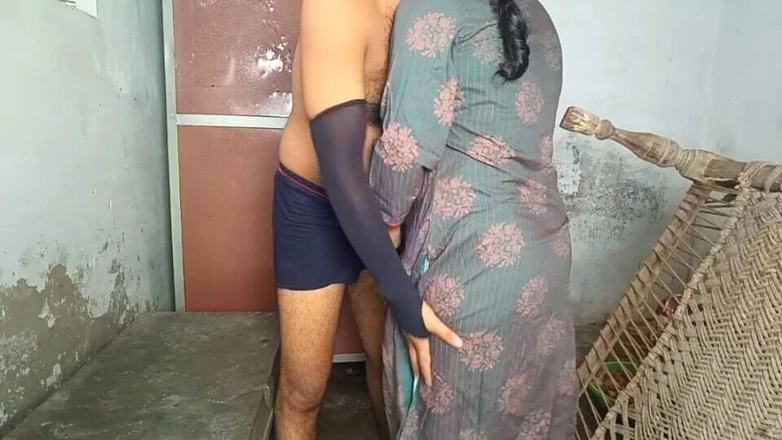 Pyaripooja22: Desi studentka, její kluk sám